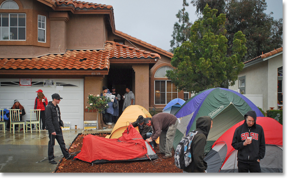 Occupy Our Homes and other Occupy groups set up their tents on December 15 in support of disabled teacher Leslie Bouchard's home in Murrieta (near San Diego) and her battle against First Mortgage Corporation. All photos and captions by Johnny Nguyen.