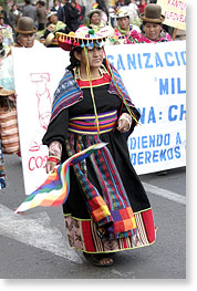 Mujeres de La Paz, El Alto y otras comunidades en una manifestación