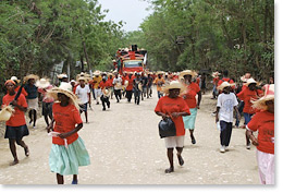 On the march from Papaye to Hinche, Haiti. Photos courtesy of La Vía Campesina.