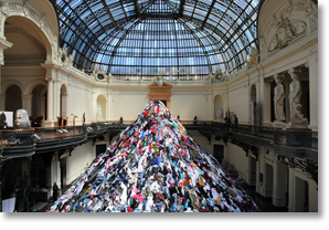 "Almas" by French sculptor Christian Boltanski being constructed in the Museo de Bellas Artes in Santiago, Chile. the sculpture is composed of used clothes. Photo by Nic Paget-Clarke.