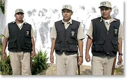Miembros de la Guardia Municipal en Santa Cruz.