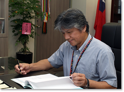 tibusungu 'e vayayana, in his offices in the Ministry of Culture, Taipei, Taiwan. 