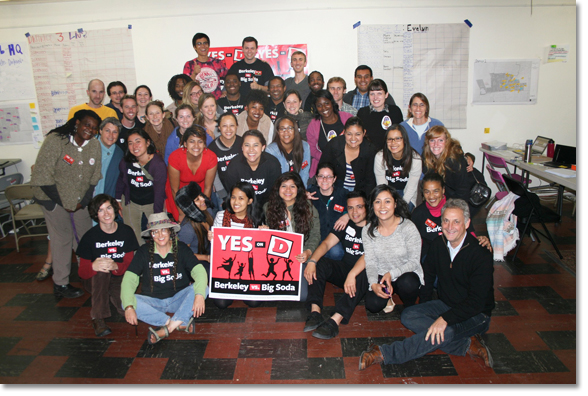 Group photograph of Yes on D workers and volunteers – Berkeley vs Big Soda. Photo by Bruce Akizuki.